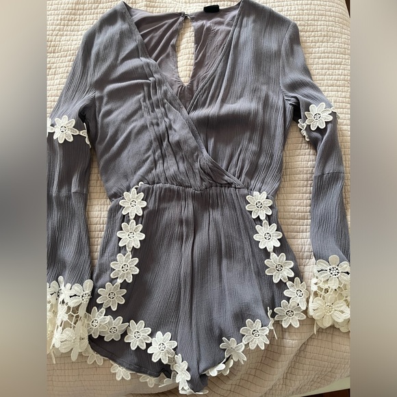 Beautiful grey blue romper size small worn once - Picture 5 of 5